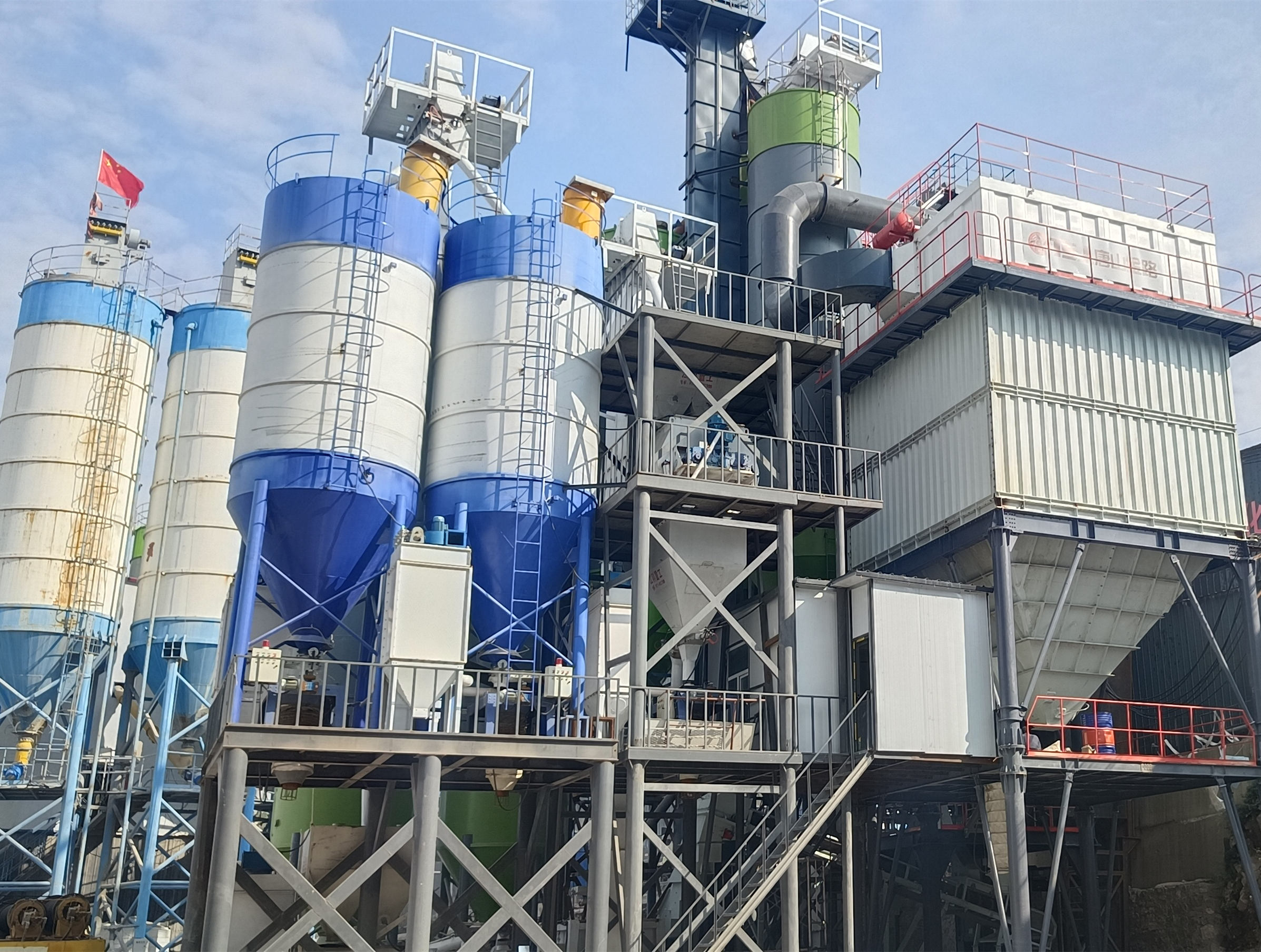 機(jī)制砂成建筑用砂主要來(lái)源，唐山金路制砂樓提供高標(biāo)準(zhǔn)機(jī)制砂生產(chǎn)設(shè)備